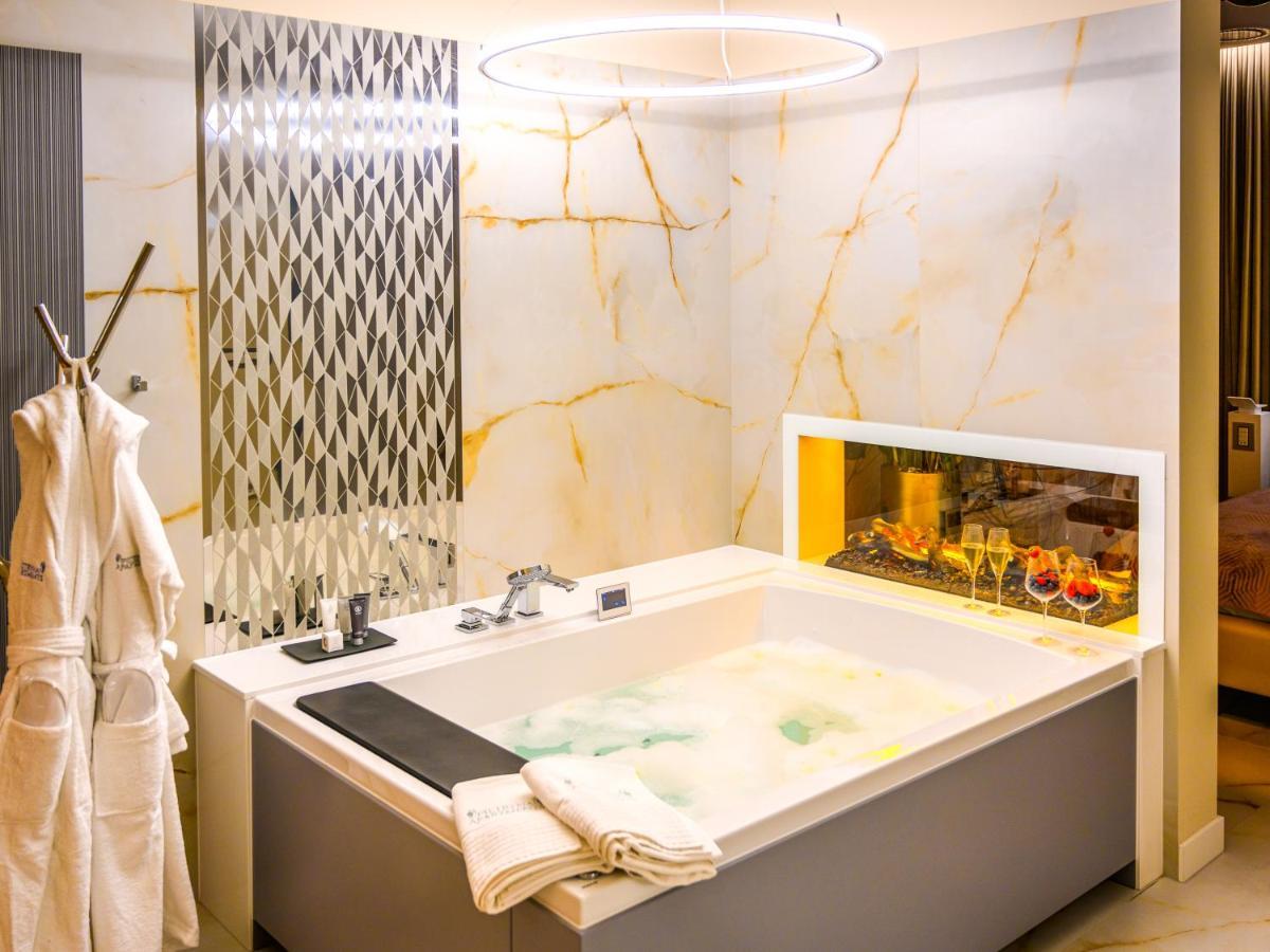 Pietryna Apartments Luxury - Sauna , Jacuzzi , Bezposrednio Przy Ul Piotrkowskiej Лодзь Экстерьер фото