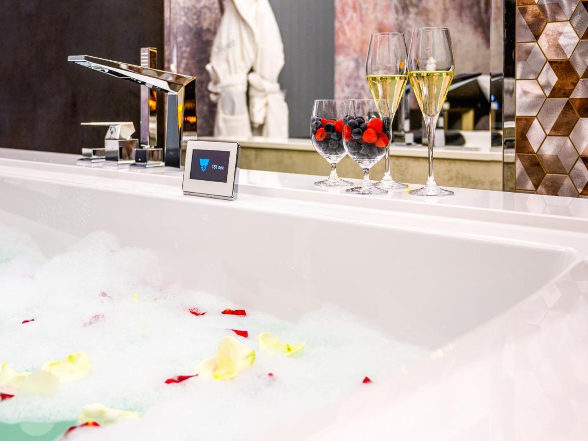 Pietryna Apartments Luxury - Sauna , Jacuzzi , Bezposrednio Przy Ul Piotrkowskiej Лодзь Экстерьер фото