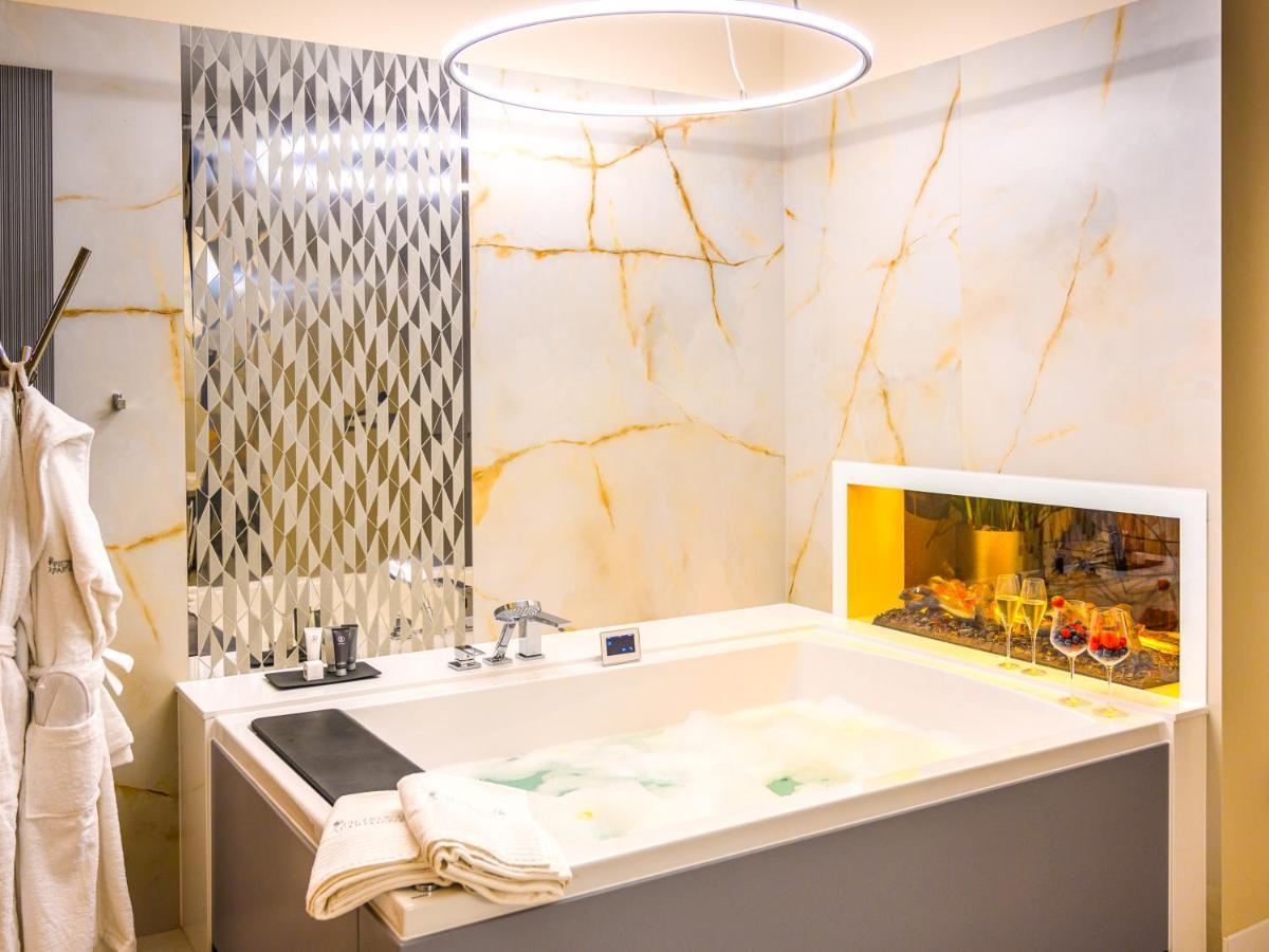 Pietryna Apartments Luxury - Sauna , Jacuzzi , Bezposrednio Przy Ul Piotrkowskiej Лодзь Экстерьер фото